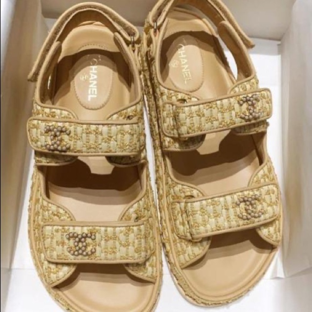 Chanel raffia dad sandals pearl CC brand new